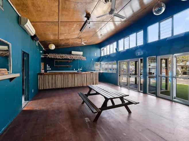 IMAGINE YOUR IDEAL BAR OR EATERY HERE!
