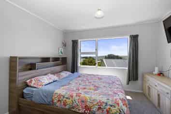 52 Colchester Crescent, Newlands