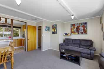 52 Colchester Crescent, Newlands