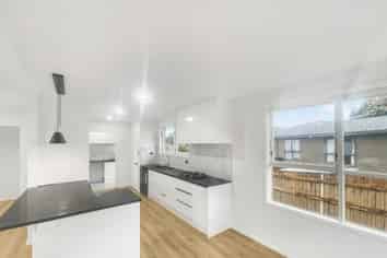 10 Leonard Place, Otara