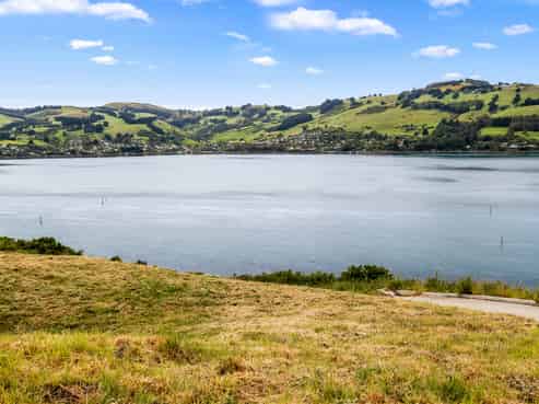 8 Camden Grove, Maia