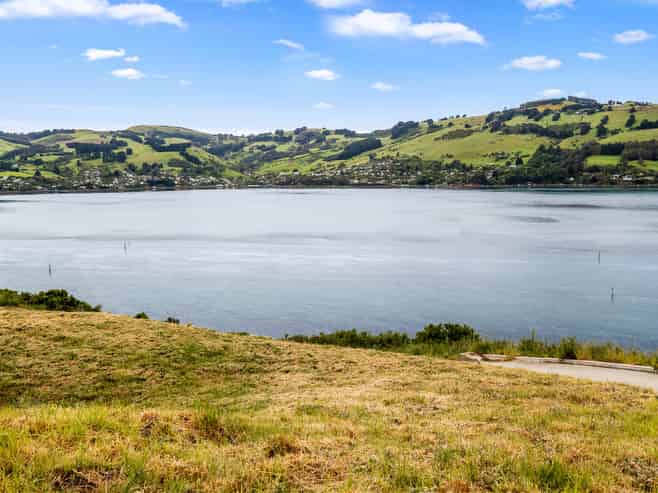 8 Camden Grove, Maia