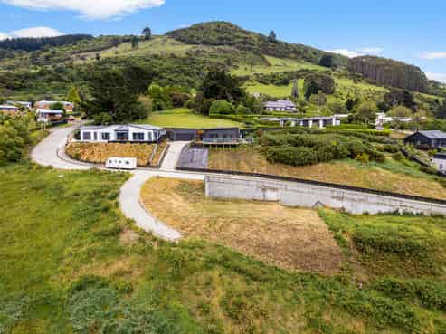 8 Camden Grove, Maia