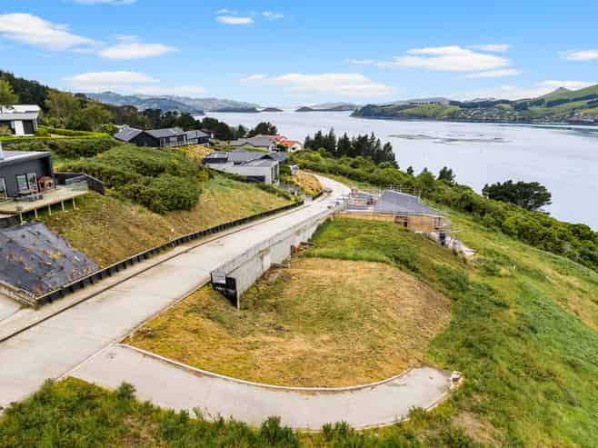 8 Camden Grove, Maia