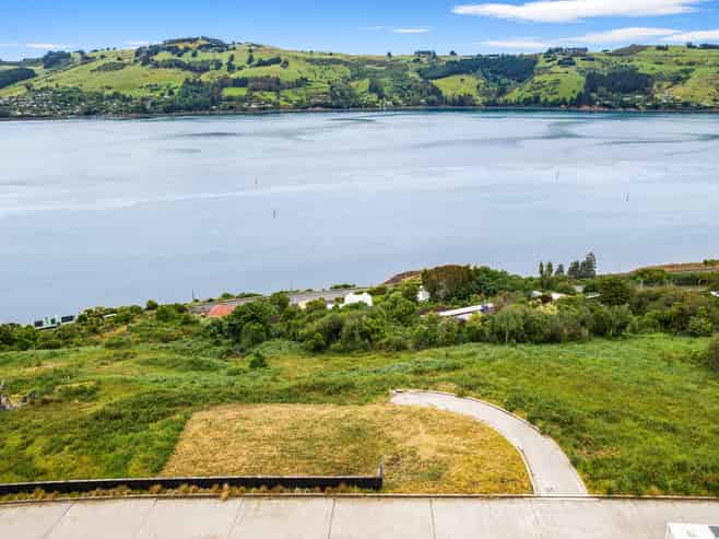 8 Camden Grove, Maia