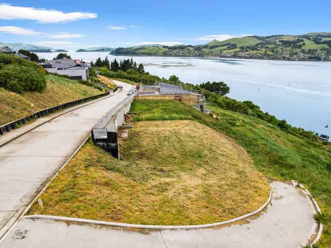 8 Camden Grove, Maia