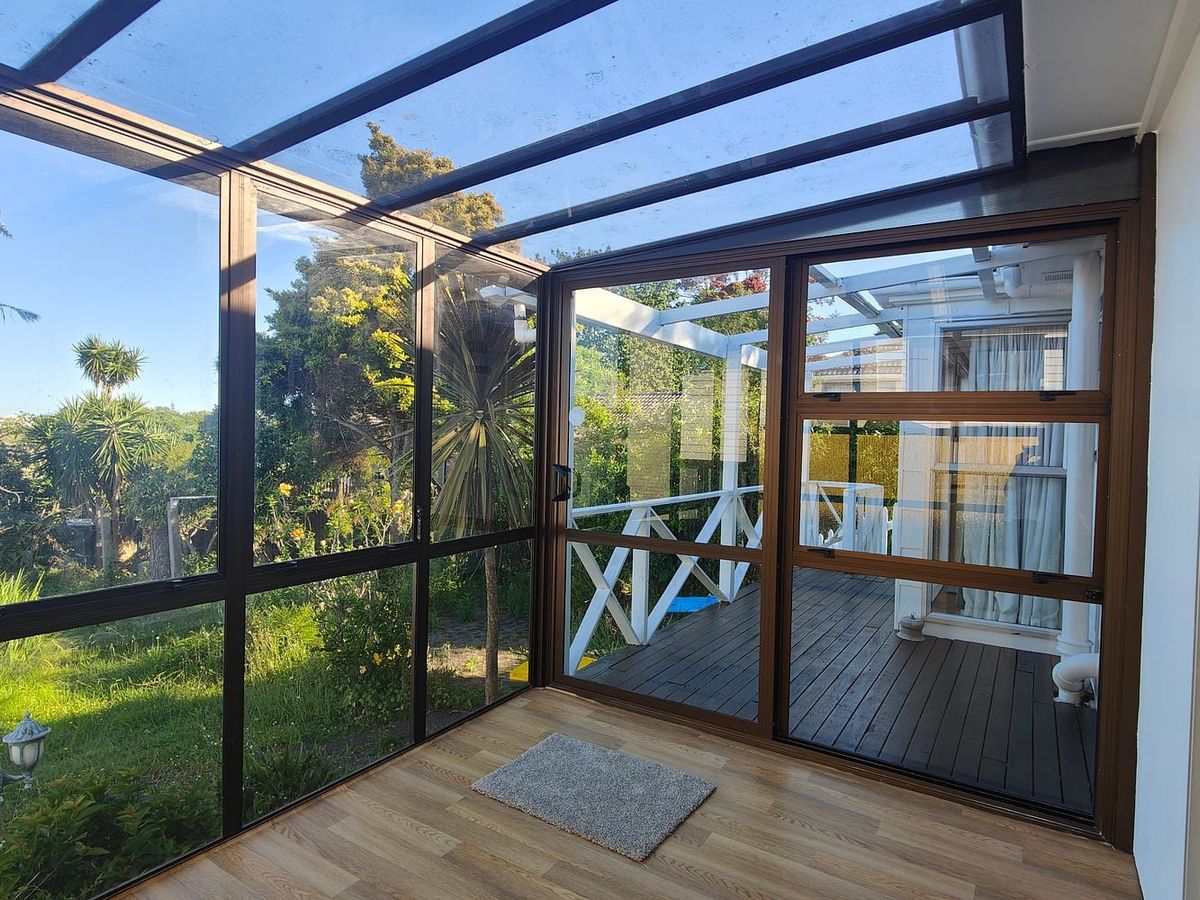Renovated 3-Bedroom Standalone Home + Sunroom - Mehr