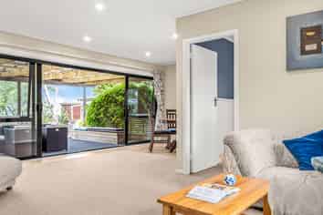 9 Cooper Avenue, Holdens Bay