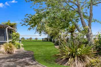 9 Cooper Avenue, Holdens Bay