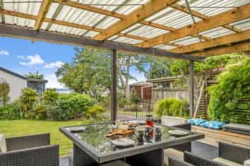 9 Cooper Avenue, Holdens Bay