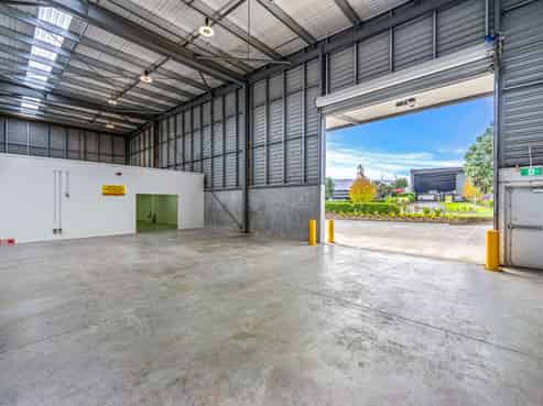 818sqm High-Quality Industrial Unit - Highbrook