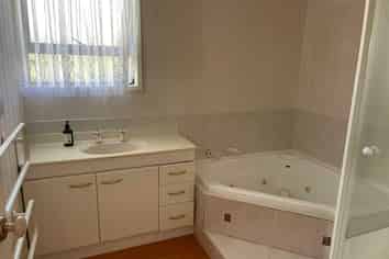 17 Waller Avenue, Bucklands Beach