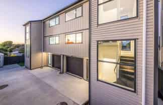 31D Waddell Avenue, Point England