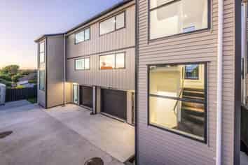 31D Waddell Avenue, Point England