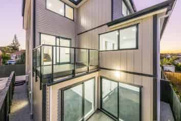 31D Waddell Avenue, Point England