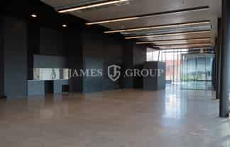 STUNNING DOMINION ROAD - 14 PARKS INCLUDED