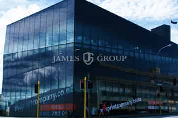 STUNNING DOMINION ROAD - 14 PARKS INCLUDED