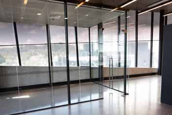 STUNNING DOMINION ROAD - 14 PARKS INCLUDED