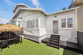 2/4 Rawene Avenue, Westmere