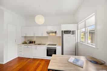 2/4 Rawene Avenue, Westmere