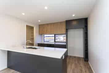 42 Chambers Avenue , Woodend