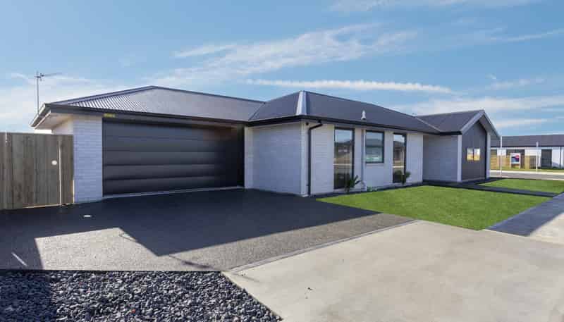 42 Chambers Avenue , Woodend