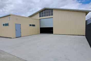 Immaculate 468sqm Workshop / Warehouse 