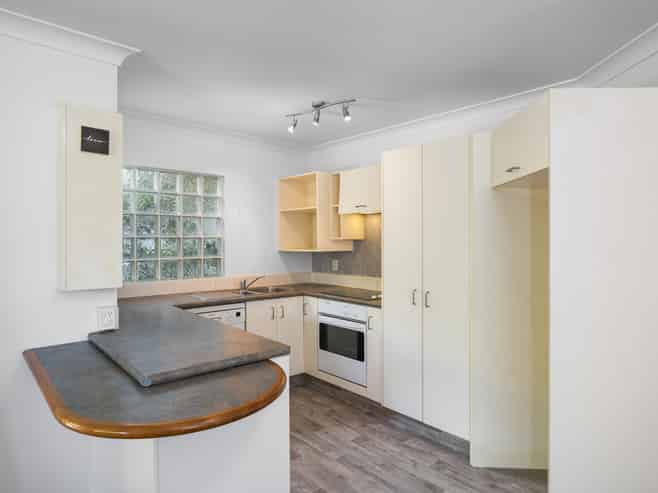 6/7 Robins Road, Judea