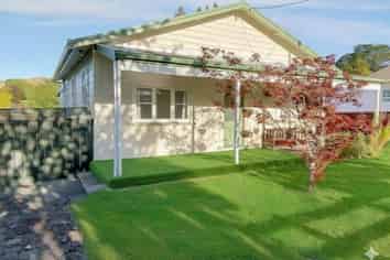 10 Paraekaretu Street, Hunterville