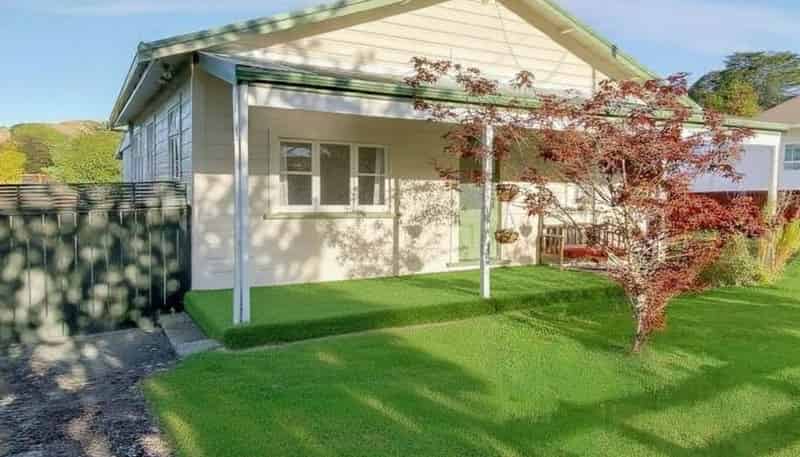 10 Paraekaretu Street, Hunterville