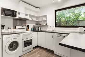 163 Queens Drive, Lyall Bay