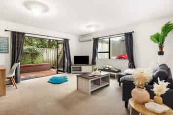 163 Queens Drive, Lyall Bay