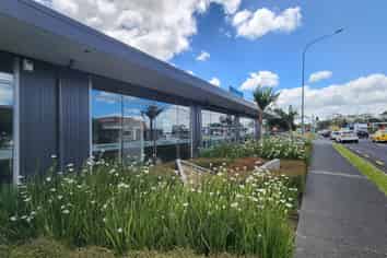 PRIME LARGE FORMAT RETAIL ON LUNN AVENUE
