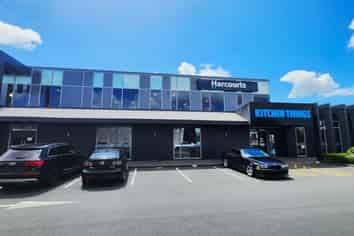 PRIME LARGE FORMAT RETAIL ON LUNN AVENUE
