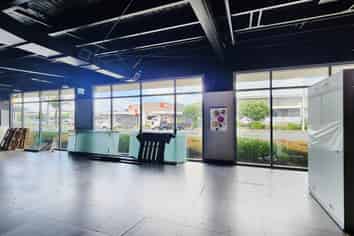 PRIME LARGE FORMAT RETAIL ON LUNN AVENUE
