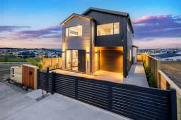 7 Pakirikiri Street, Long Bay