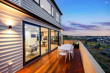 7 Pakirikiri Street, Long Bay