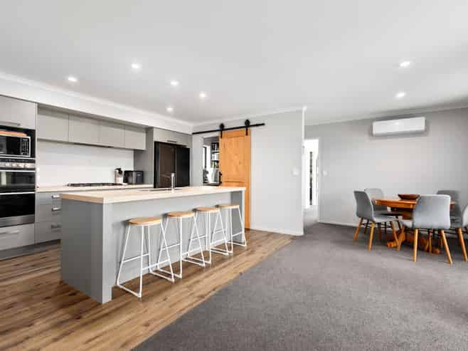 64 Farm Road, Waipukurau