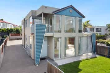 10 Lupetti Rise, West Harbour