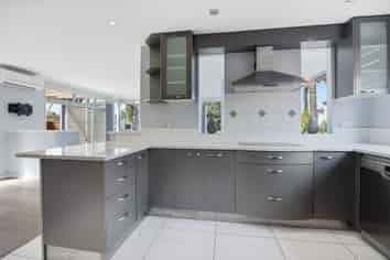 10 Lupetti Rise, West Harbour