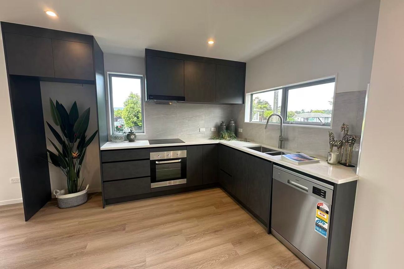 Brand New with Dual Ensuites|4 Beds, 3.5 Baths - Widok 4