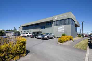 Large City Fringe Office & Warehouse