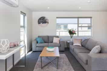 5 Kingsbridge West, Burwood