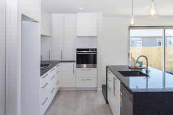 5 Kingsbridge West, Burwood