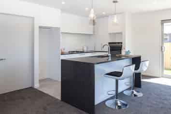 5 Kingsbridge West, Burwood