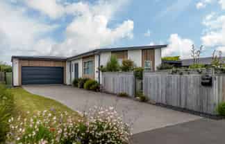 5 Kingsbridge West, Burwood