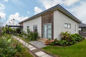 5 Kingsbridge West, Burwood