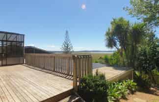 60 Rewarewa Road, Te Atatu Peninsula