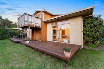 1358A Whangaparaoa Road, Army Bay