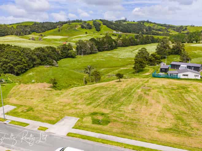 16 and 18 Arahanga Road, Paparoa